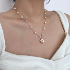 Faux pearl flower pendant necklace