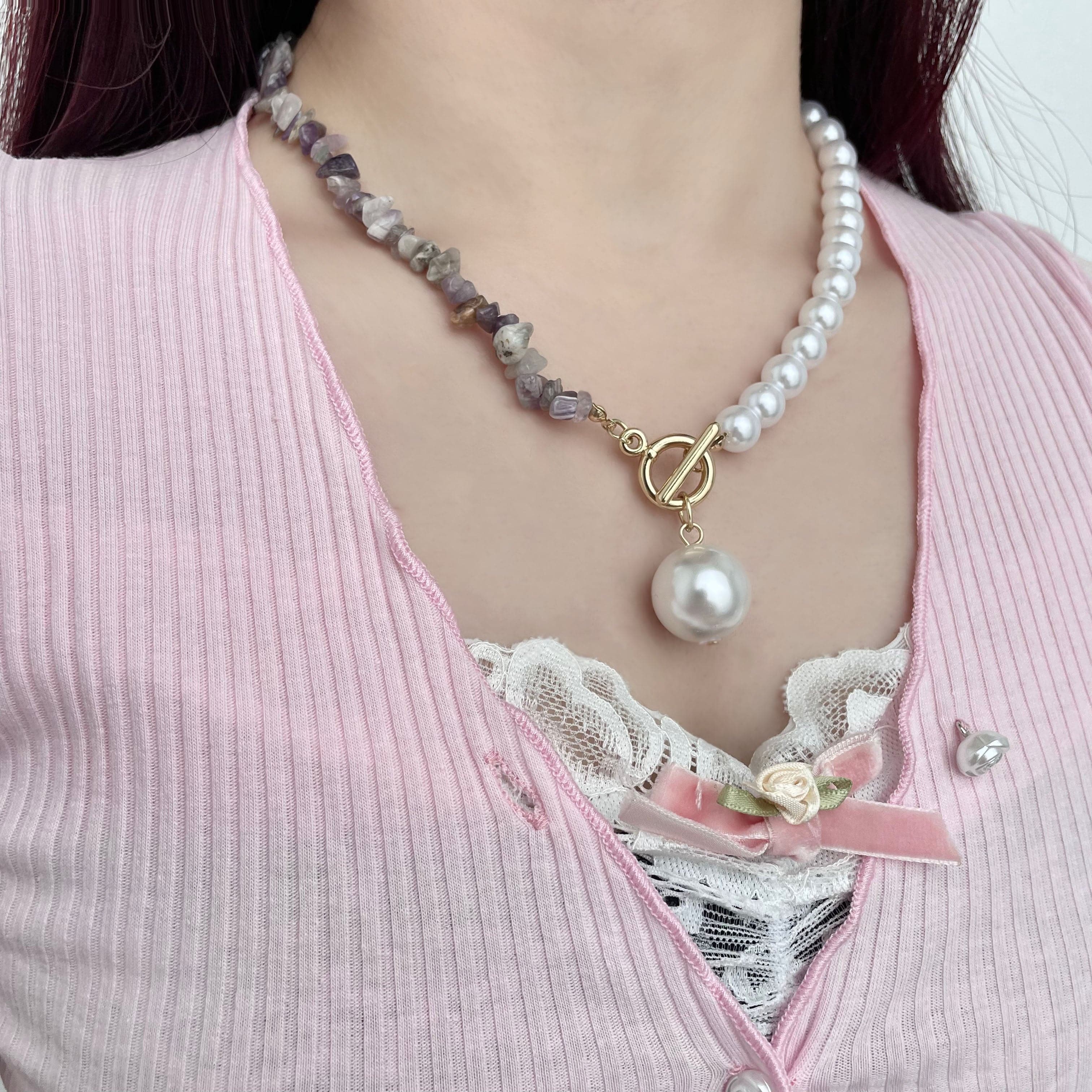 Faux pearl beaded pendant stone necklace