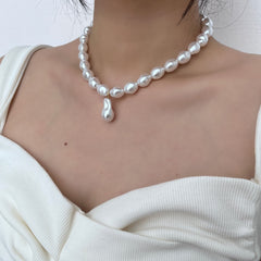 Faux pearl beaded irregular pendant necklace