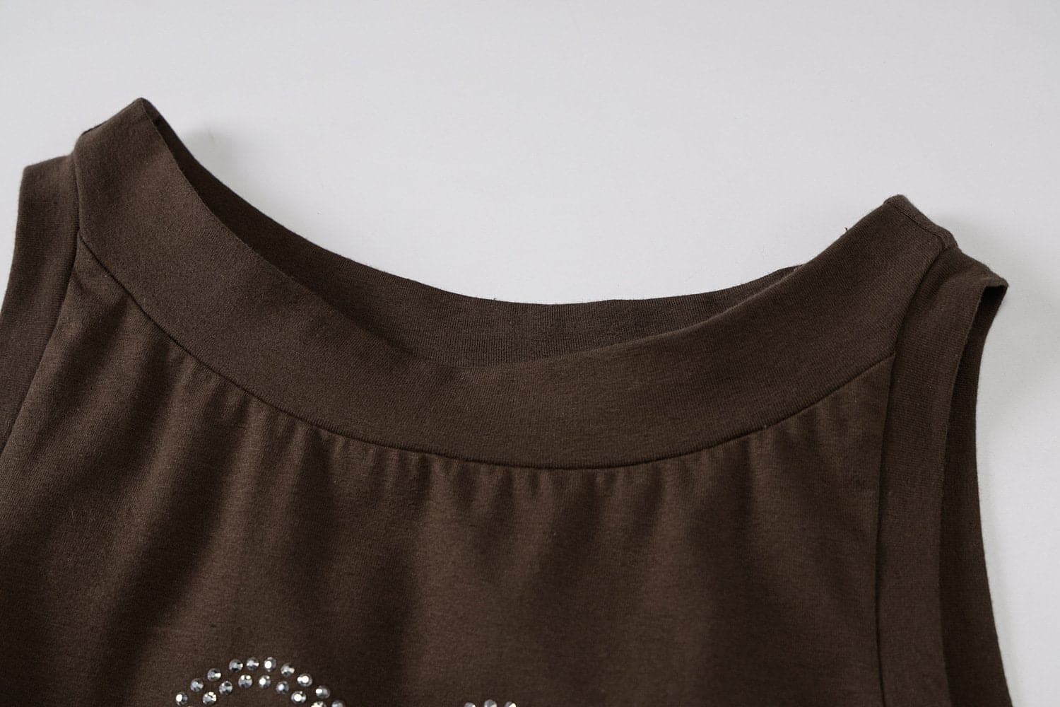 Beaded sleeveless contrast round neck crop top