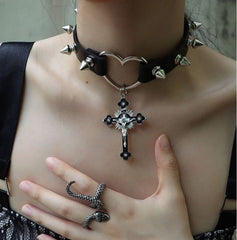 Cross pendant heart ring rivet choker necklace